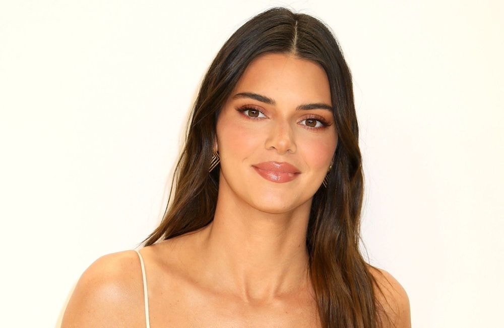 Kendall Jenner ne jure que par ce produit à petit prix pour un teint ultra glowy