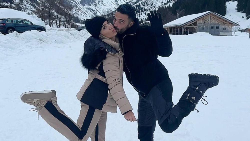 "Nos alliances n’existent plus" : Manon Tanti en crise avec Julien ? On sait pourquoi ils ne portent plus leur bague de mariage, regardez !