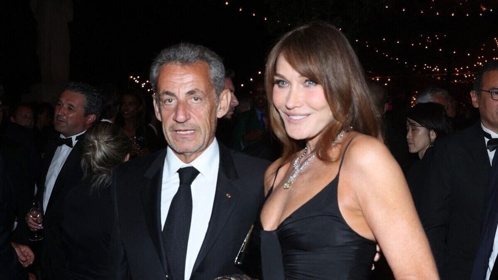 Carla Bruni sans pudeur sur sa vie au plumard avec Nicolas Sarkozy : “Je trouve cela délicieux”.