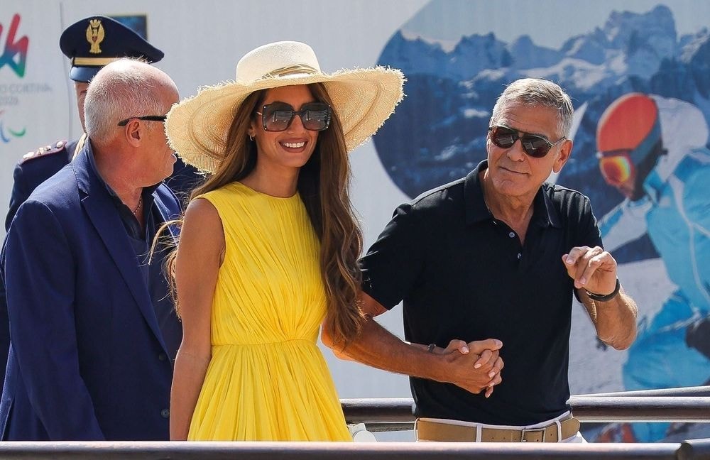 À Venise, Amal Clooney succombe aux sandales qui allongent la silhouette