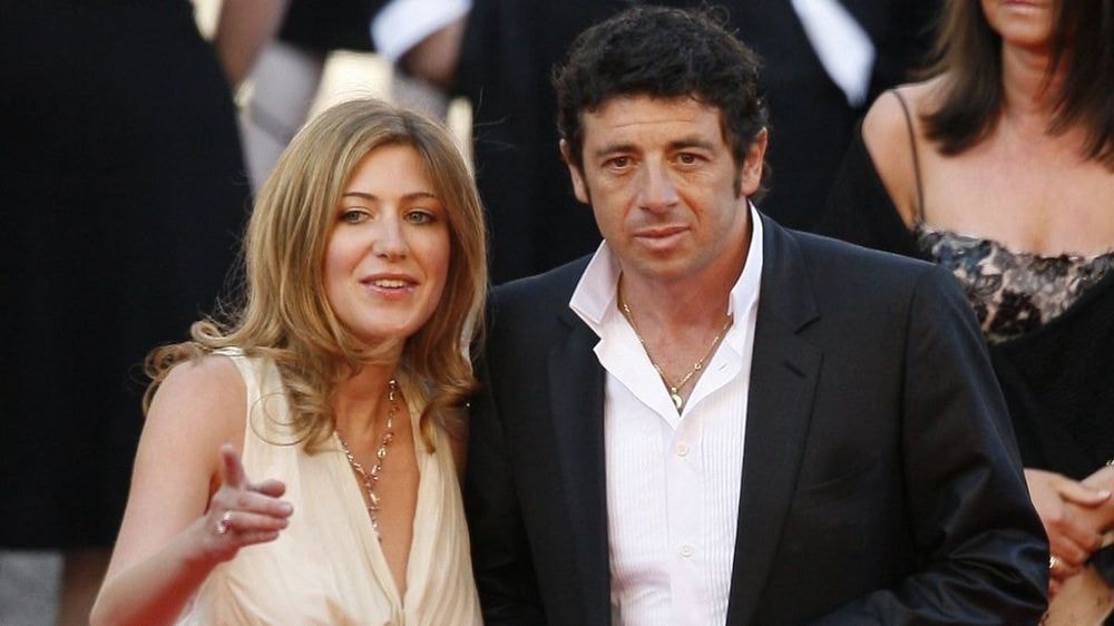Patrick Bruel, son fils Léon grillé "en train de rouler des pelles" à une actrice, une scène lunaire rapportée : "Tu as ta mère qui te regarde !"