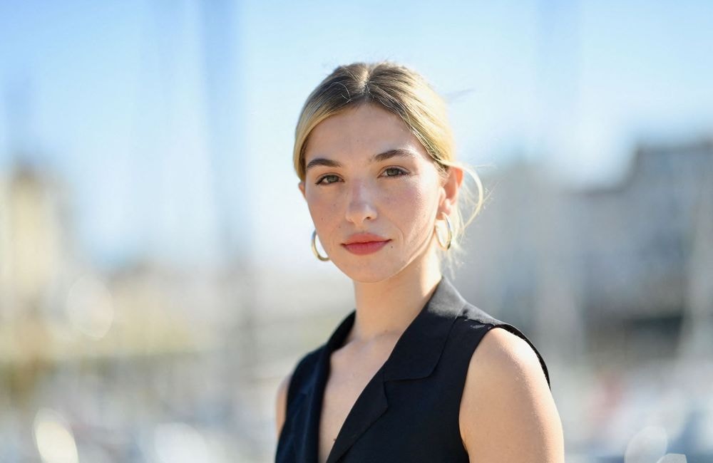 Qui est Marie Colomb, l’épatante Loana dans « Culte », la série sur « Loft Story » ?