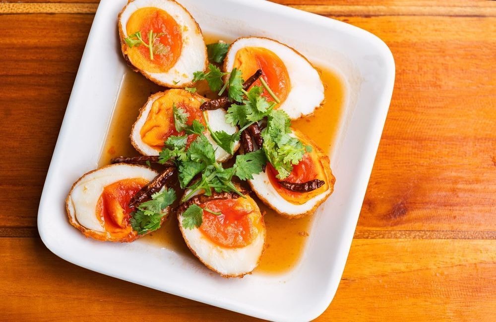 Et si vous faisiez griller vos œufs durs ? 2 recettes pour vous y mettre