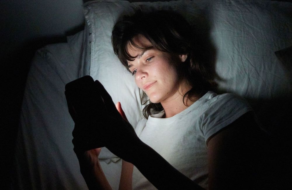 Qu’est-ce que la procrastination du coucher, ce besoin de temps pour soi qui empiète sur le sommeil ?