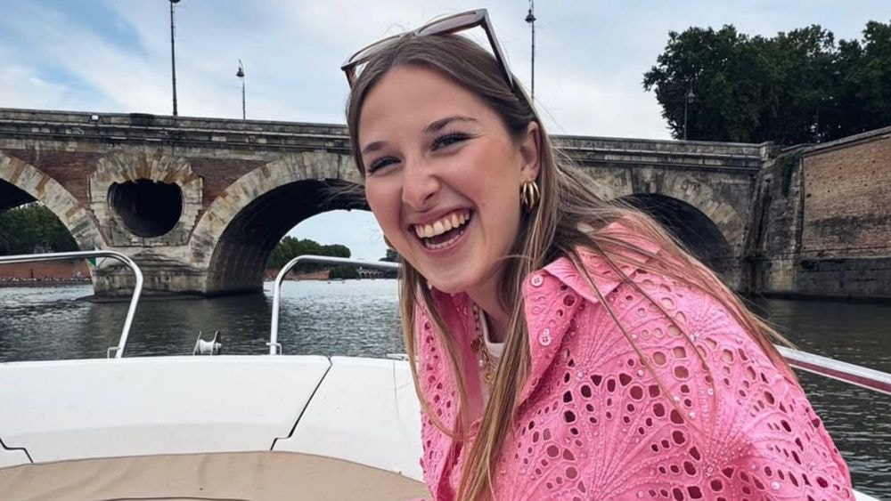 Héléna : elle révèle le nom de la seule personne connue dont elle a enregistré le numéro dans son téléphone