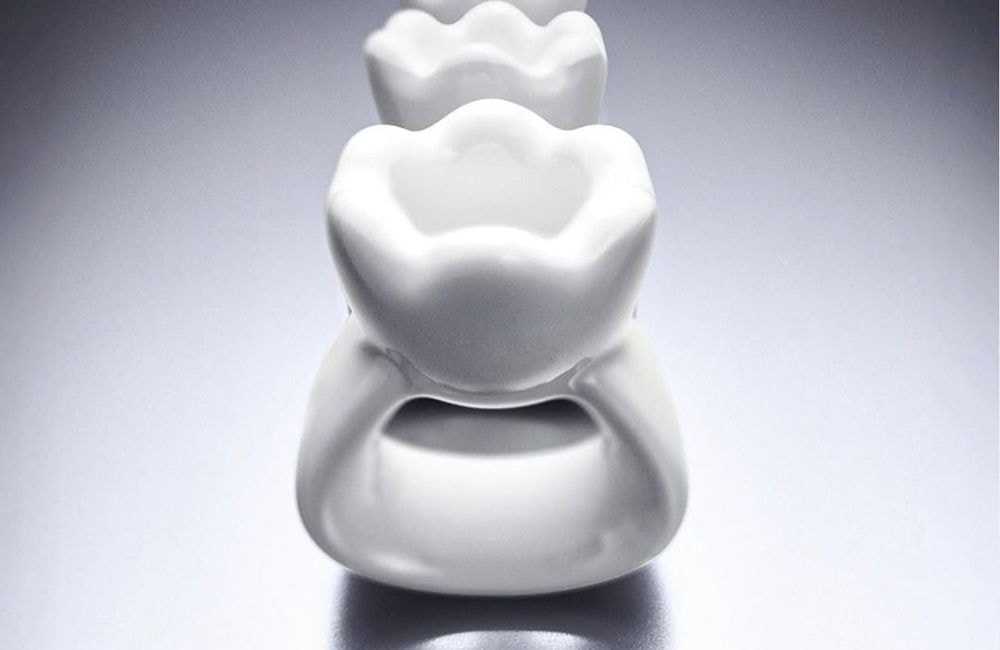 « Gua Sha ring », ce nouvel outil pour sculpter le visage affole déjà la Toile