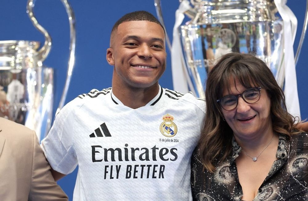 Kylian Mbappé : sa mère, Fayza Lamari, se confie sur la vie sentimentale de son fils