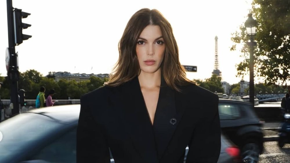 Iris Mittenaere étonne avec un look improbable lors d'un événement avec de nombreuses stars
