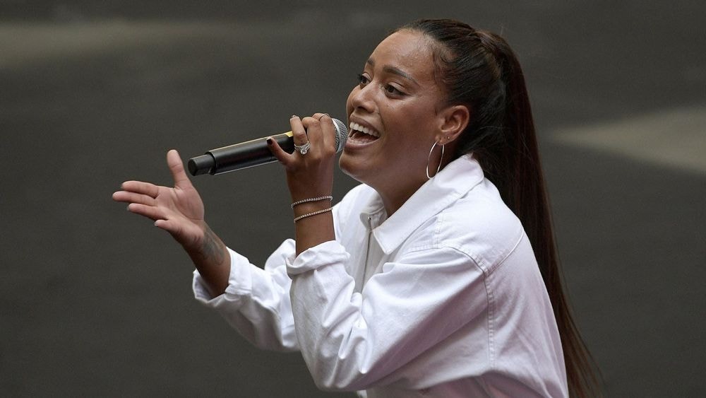 "Je vous dois une partie de ma vie" : Amel Bent adresse un message bouleversant à son public après son concert événement