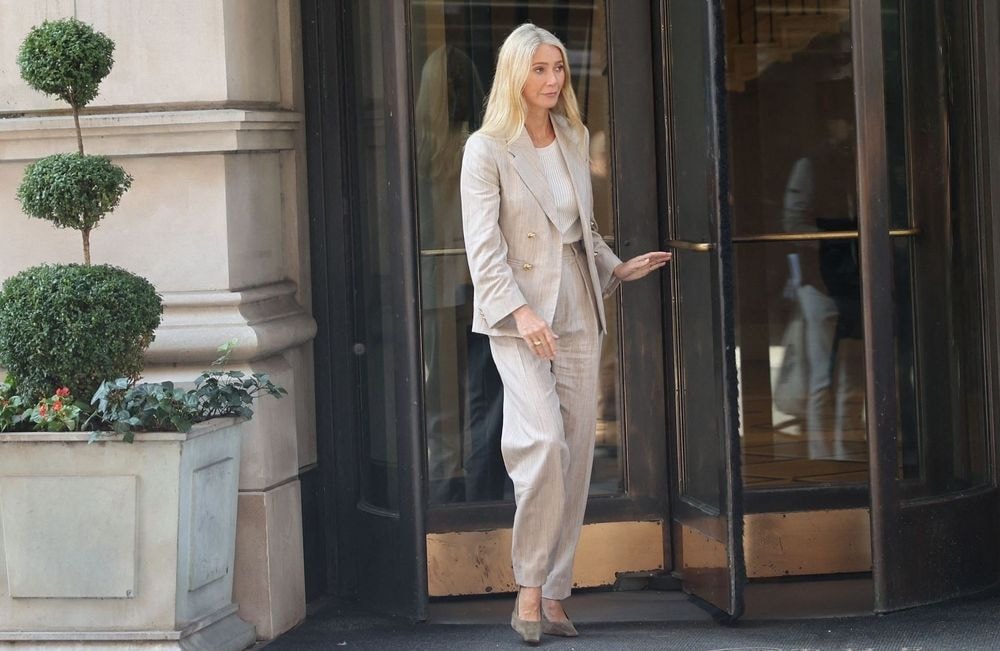 En tailleur beige, Gwyneth Paltrow renoue avec le power dressing