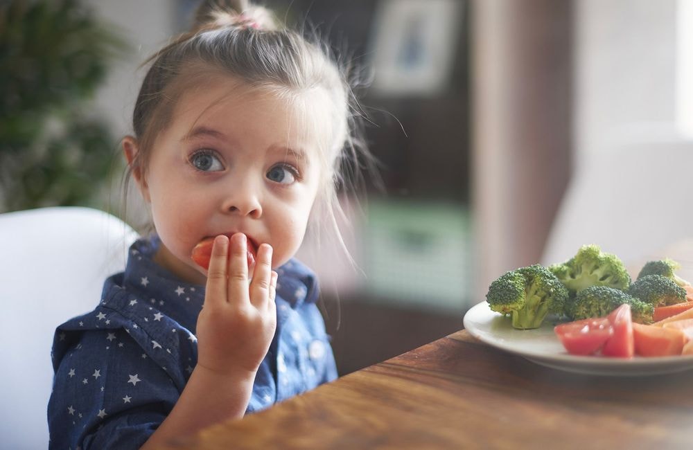 Faut-il forcer son enfant à finir son assiette ? La réponse de deux expertes