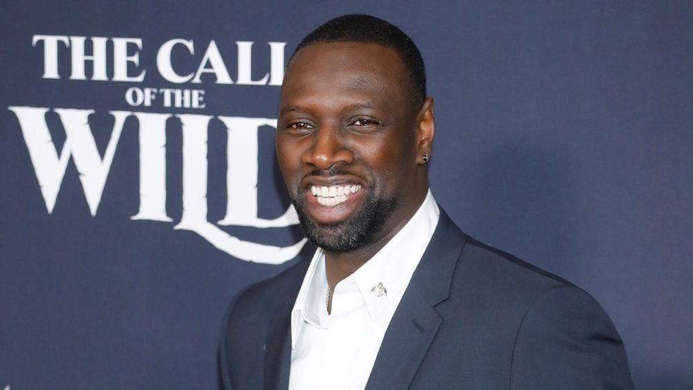 "Derrière la table, il y a..." : Omar Sy, 46 ans, révèle la collection d'objets très intime qu'il cache chez lui