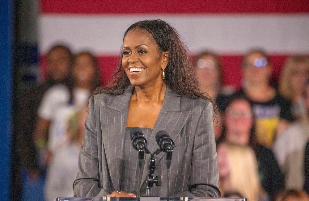 « Elles n’ont pas besoin de moi » : Michelle Obama évoque sa vision de la maternité depuis le décès de sa mère