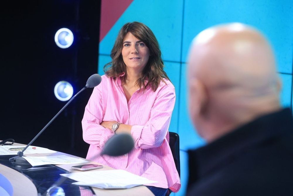 Estelle Denis (49 ans) au plumard avec des hommes plus âgés : elle assume, "j'adore les vieux !"