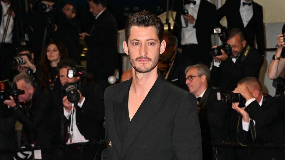 Pierre Niney : sa dernière vidéo avec son âne fait fondre la toile
