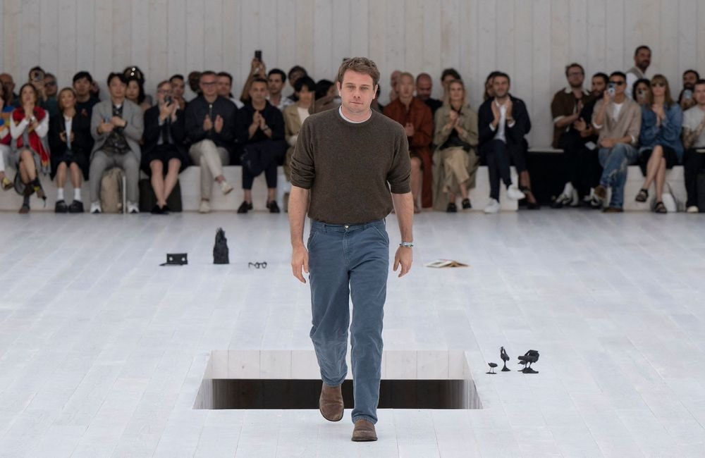 Jonathan Anderson sacré créateur de l’année pour la troisième fois consécutive aux Fashion Awards 2025