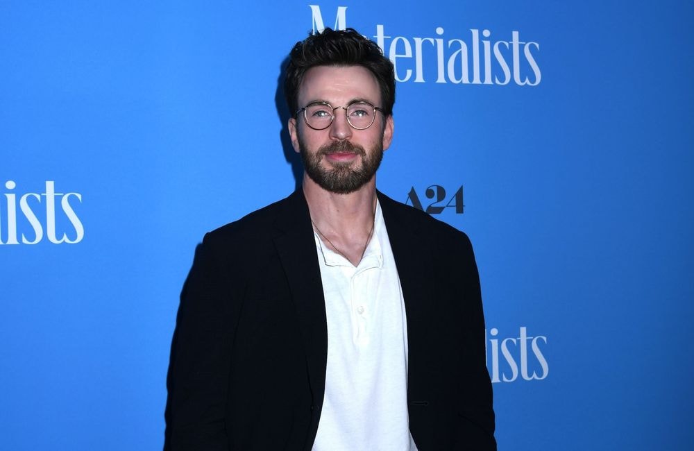 Chris Evans évoque sa demande en mariage romantique à Alba Baptista