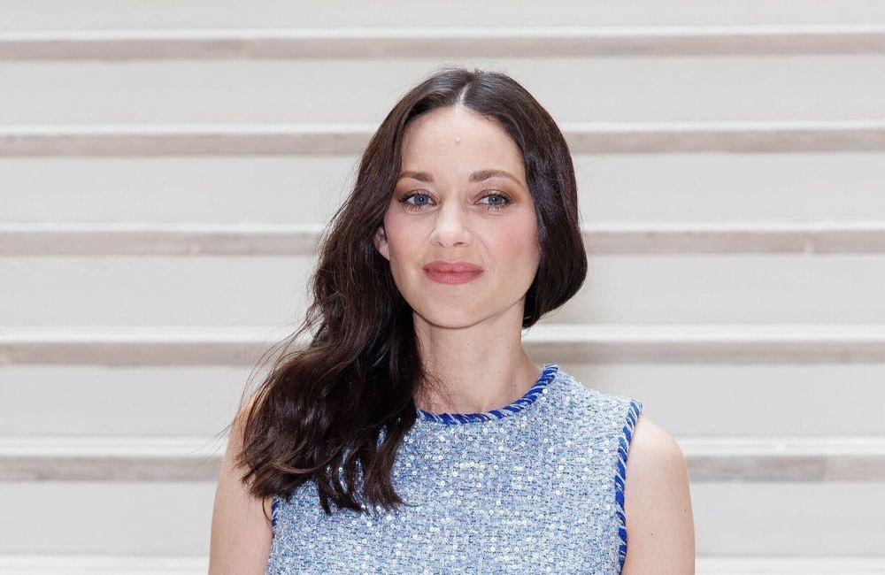 « La Tour de glace » : Marion Cotillard dans la peau de la Reine des Neiges (bien loin de la version Disney)