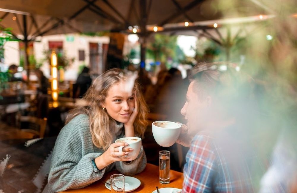 Gap de communication : pourquoi la Gen Z évite les conversations sérieuses au premier rendez-vous amoureux ?