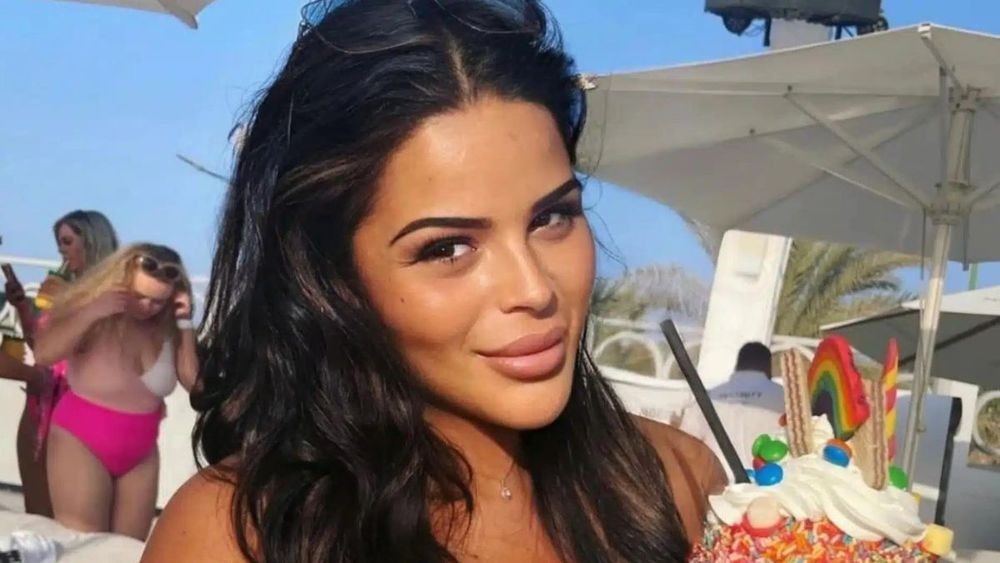 Sarah Fraisou en couple avec un footballeur ? Elle se confie : « J’ai envie de…