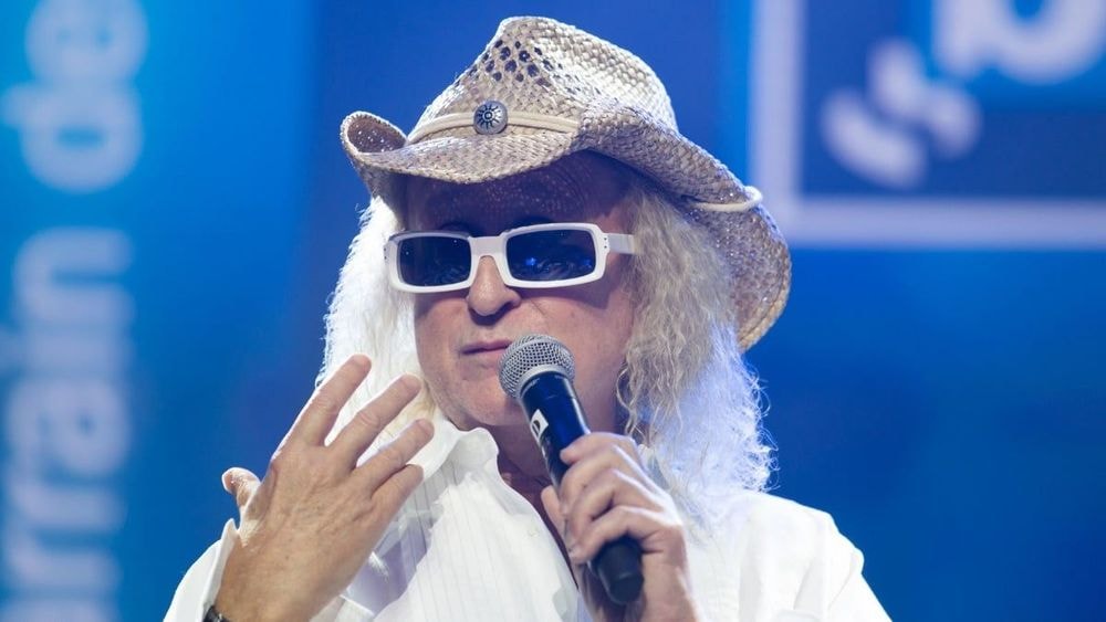 Michel Polnareff (80 ans) met son fils au monde lui-même à domicile : "La gynéco dormait…"