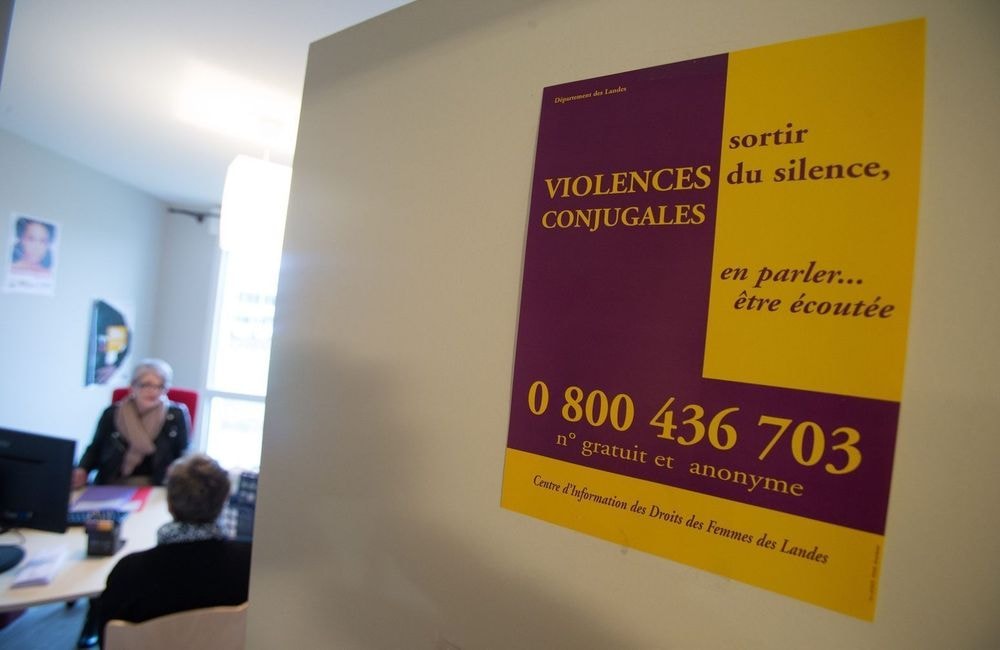 « Une crise financière inédite » : cet important réseau pour les droits des femmes s’inquiète pour sa survie