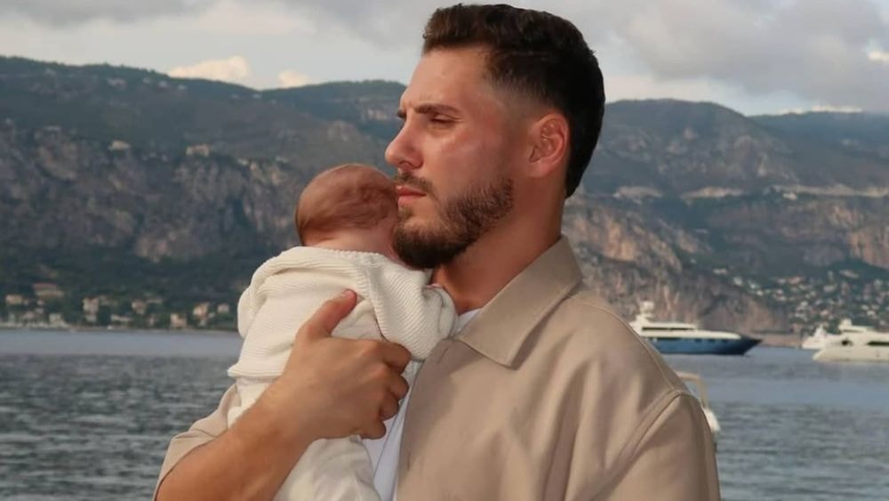 "C'est pas une poupée" : l'attitude de Bryan Boy avec sa fille Amaya sidère les internautes !