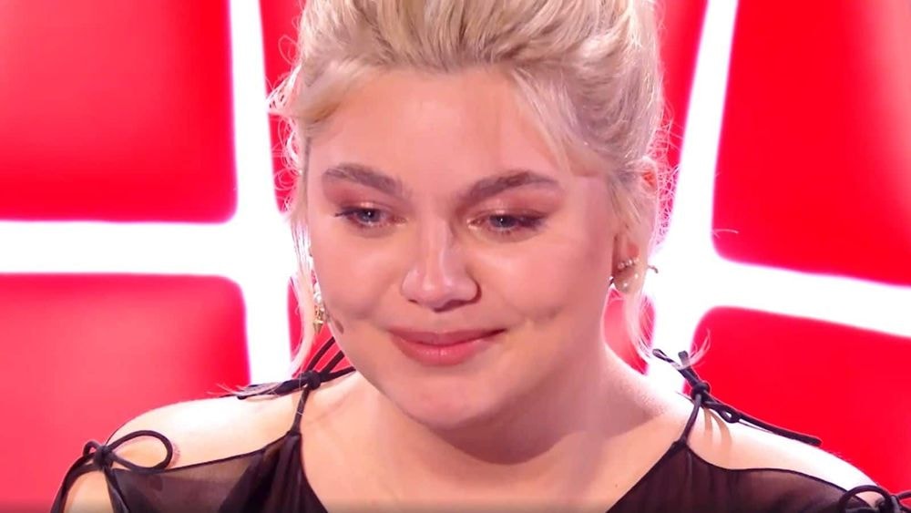 "Je suis née triste" : Louane sans filtre sur le décès de ses parents à l’adolescence