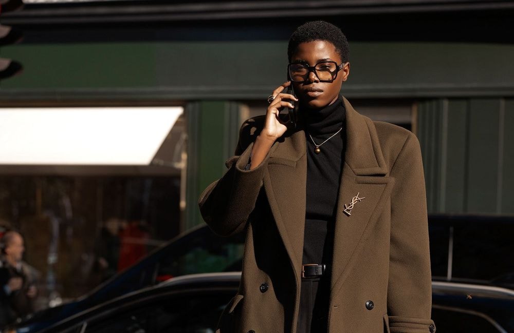Ces tendances hivernales qui égayent un jean classique