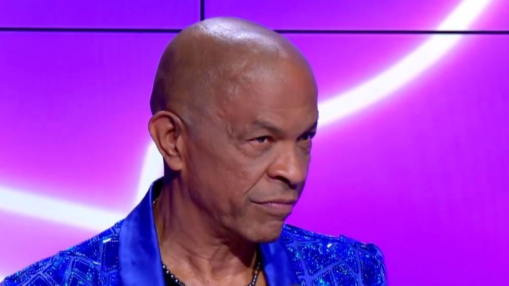 Francky Vincent « pincé aux testicules par un crabe » : ses ébats sur la plage virent au drame