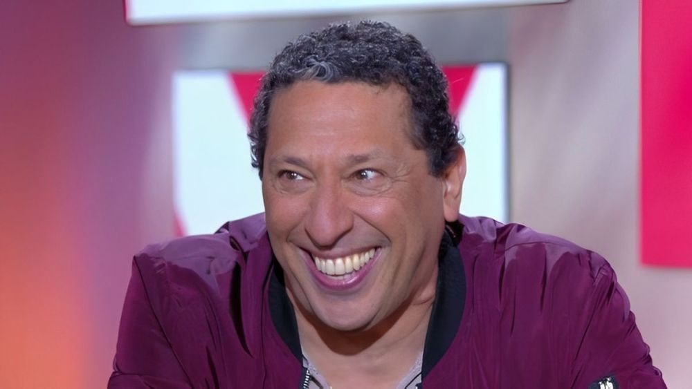Smaïn crée la polémique en plein spectacle : départs massifs et une spectatrice traitée "d’imbécile