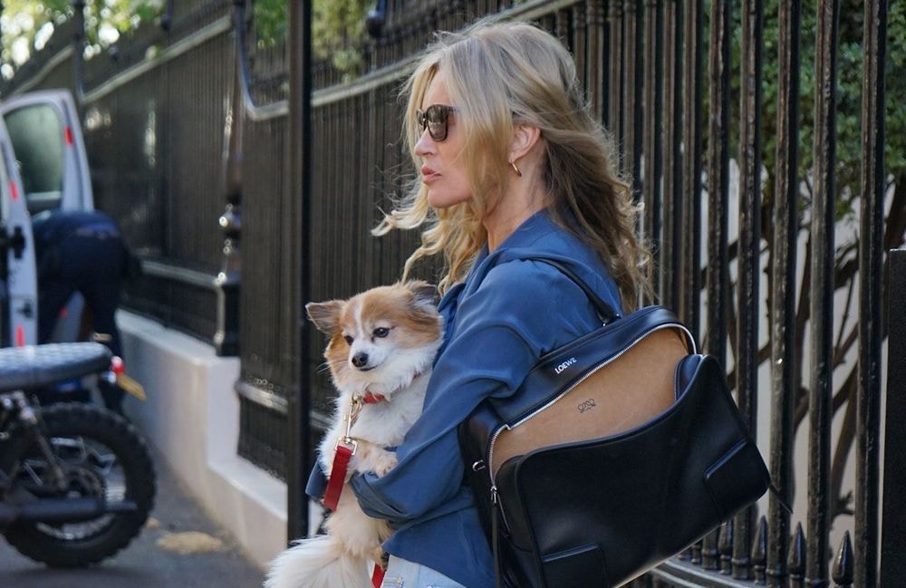 Kate Moss adopte la jupe la plus « dadame » de l'été (et on va vouloir la copier)