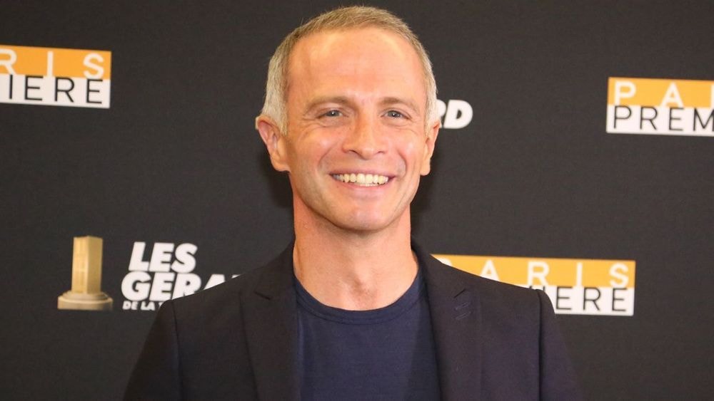 « J’ai perdu 75 % de mes revenus » : Samuel Étienne se lance sur OnlyFans après l’arrêt de Questions pour un champion