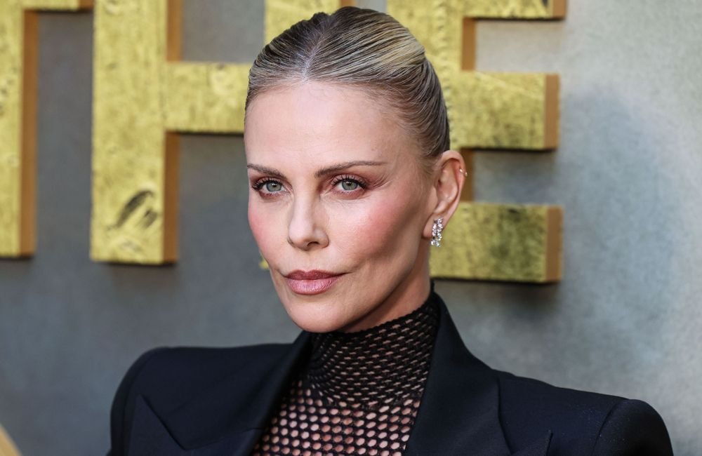 Charlize Theron donne sur avis tranché sur les applications de rencontre : « Je n’aime pas ça »