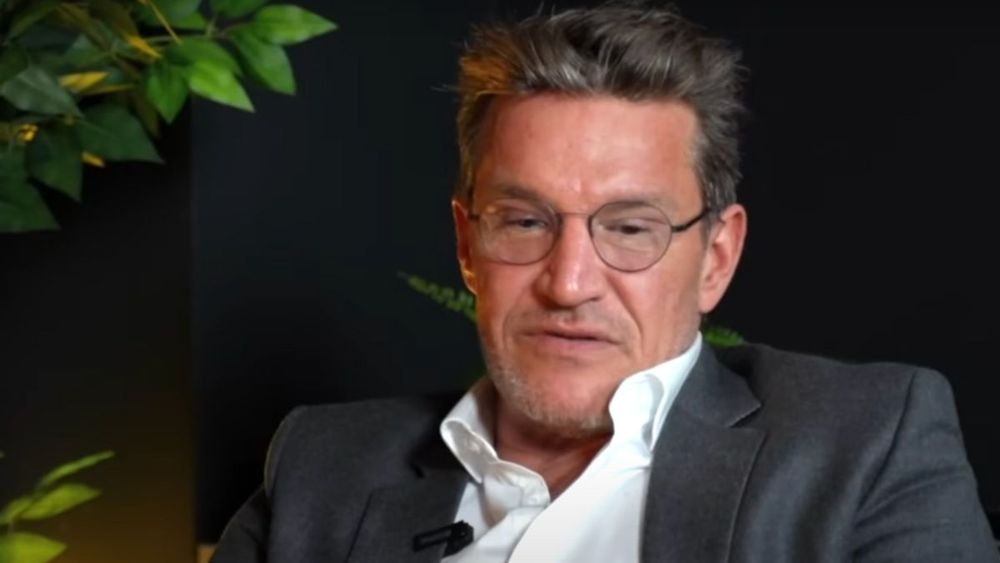 Benjamin Castaldi réagit en direct aux propos de son meilleur ami concernant sa femme : "Qu'est-ce que t'es moche"