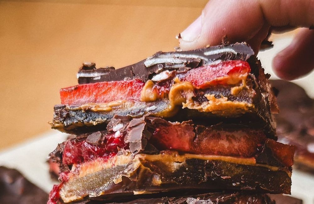 Le date bark, le nouveau dessert tendance avec 4 ingrédients seulement