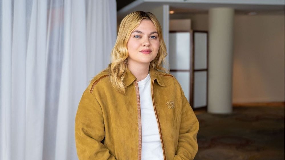 Louane, 28 ans, évoque sans honte son passé : "Je le déconseille, mais à 16 ans, je me suis…"