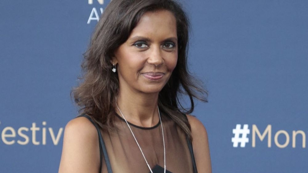 “Qu’il ne soit pas impressionné par ce que je suis…” : Karine Le Marchand cash sur ce qu’elle recherche chez un homme