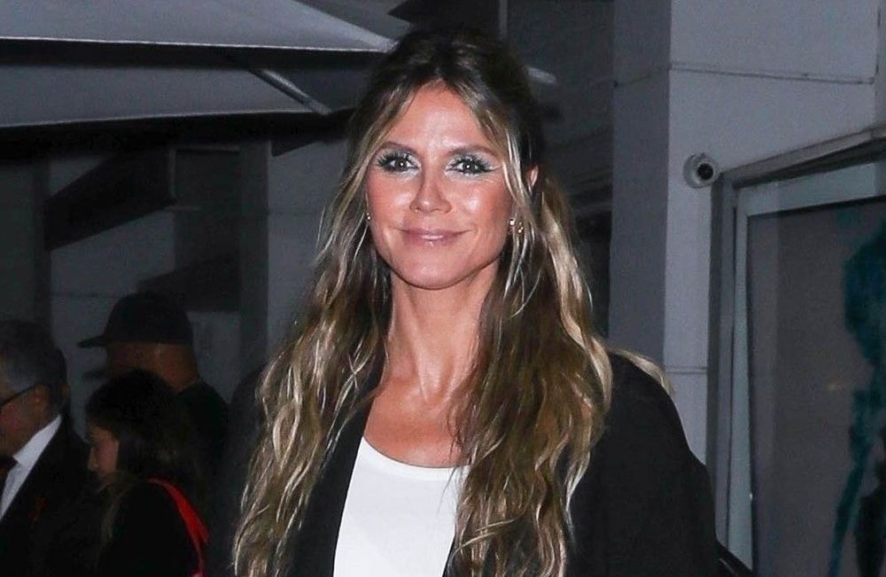 Heidi Klum adopte le look « very demure » et apparaît métamorphosée