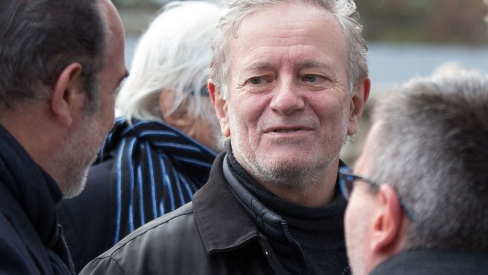 Francis Huster cash sur la raison de son célibat après cinq demandes en mariage : “C’est impossible de vivre avec un mec comme moi !”