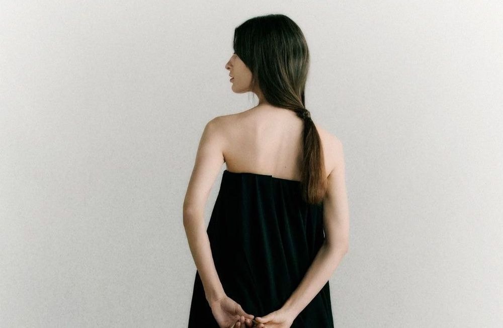 Le best of mode de la semaine : des fêtes engagées chez Balzac Paris, un sac East-West chez Polène...