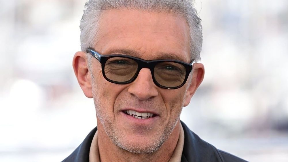 "Plus Brésilien que moi" : Vincent Cassel se met torse nu sur une plage et dévoile un physique de rêve à 59 ans