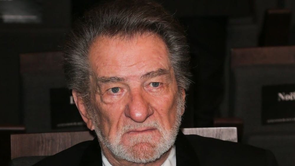 Eddy Mitchell moqué par Ary Abittan : "Quand il chante, on dirait qu'il...", l'humoriste sans filtre