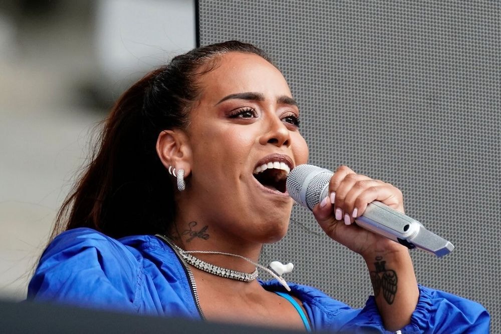 Amel Bent brise le silence sur son couple : "Dire à mon homme qu’il se..."