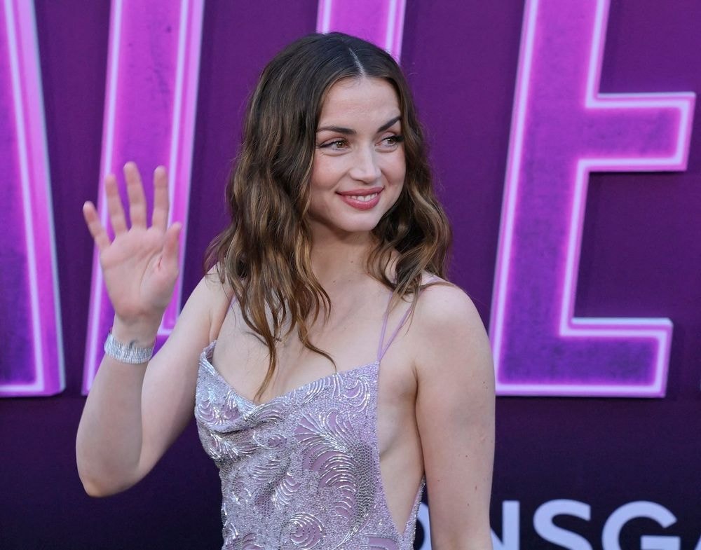 « Je sais comment riposter » : Ana de Armas révèle avoir été la cible de misogynie au début de sa carrière