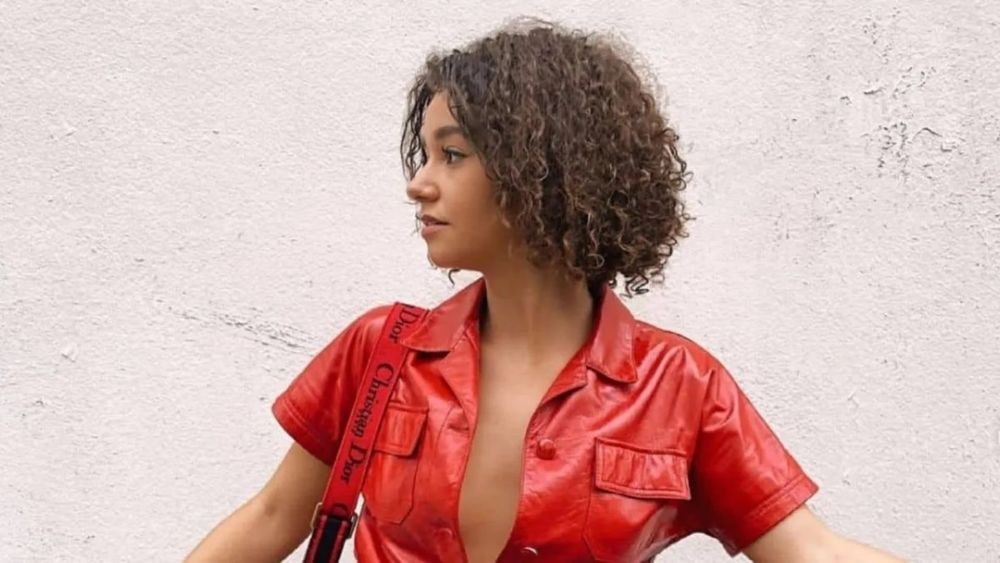 "Il était temps d’ouvrir un nouveau chapitre" : Léna Situations dévoile son nouveau livre et une nouvelle coupe de cheveux !