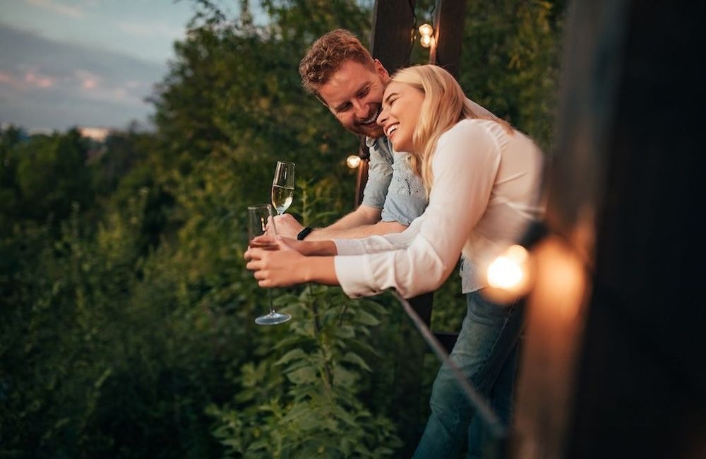 Qu’est-ce que le « love-loreing », cette tendance dating qui émerge à l’horizon 2026 ?