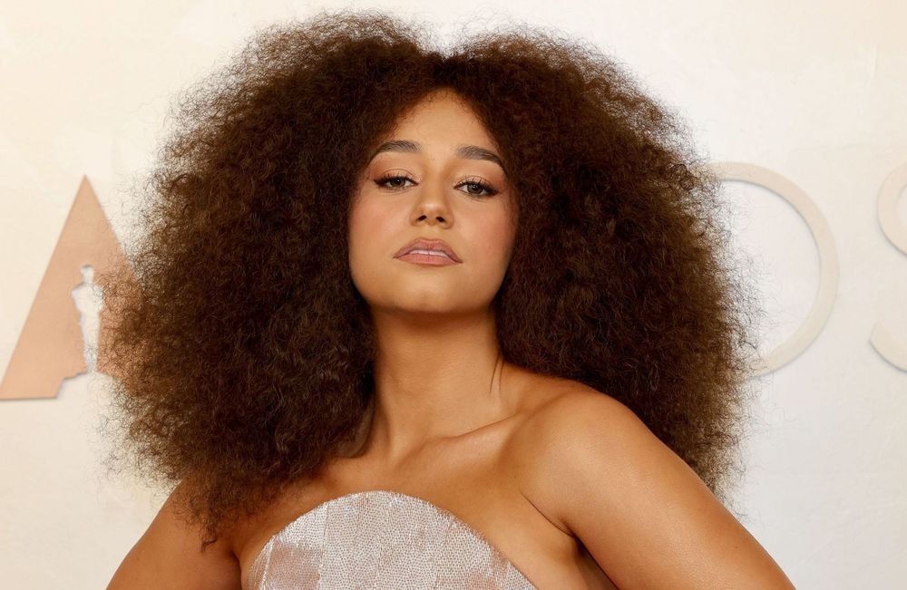 Aux Oscars, Lena Situations illumine le tapis rouge avec sa coupe afro