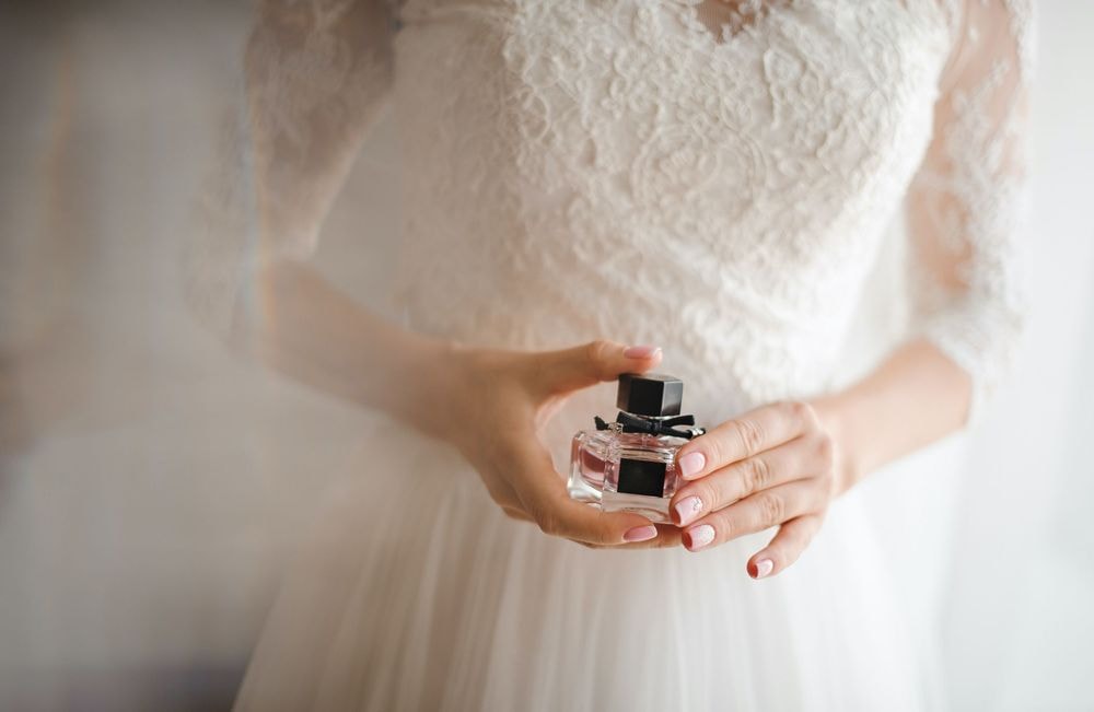 Mariage : 3 astuces de pro pour faire tenir son parfum le jour J
