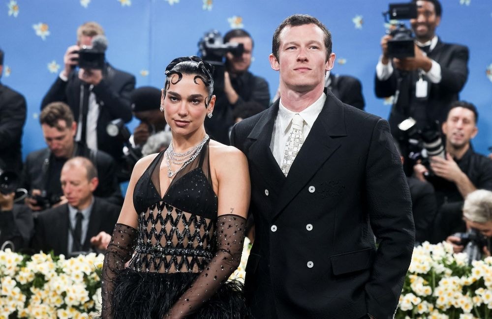 Dua Lipa : son fiancé Callum Turner se confie sur leur étonnante première rencontre